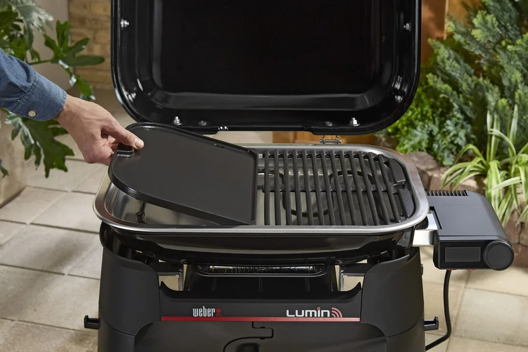 Plotýnka na grilu Weber Lumin