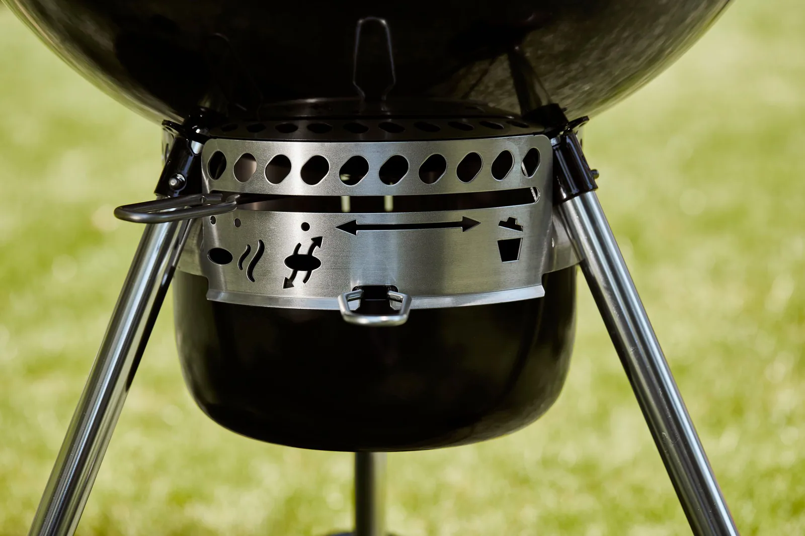 Detail konstrukce originálního grilu Weber