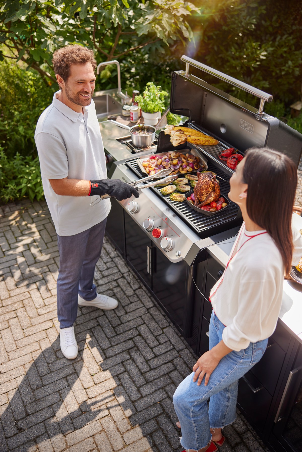 Společné vaření na grilu Weber Genesis