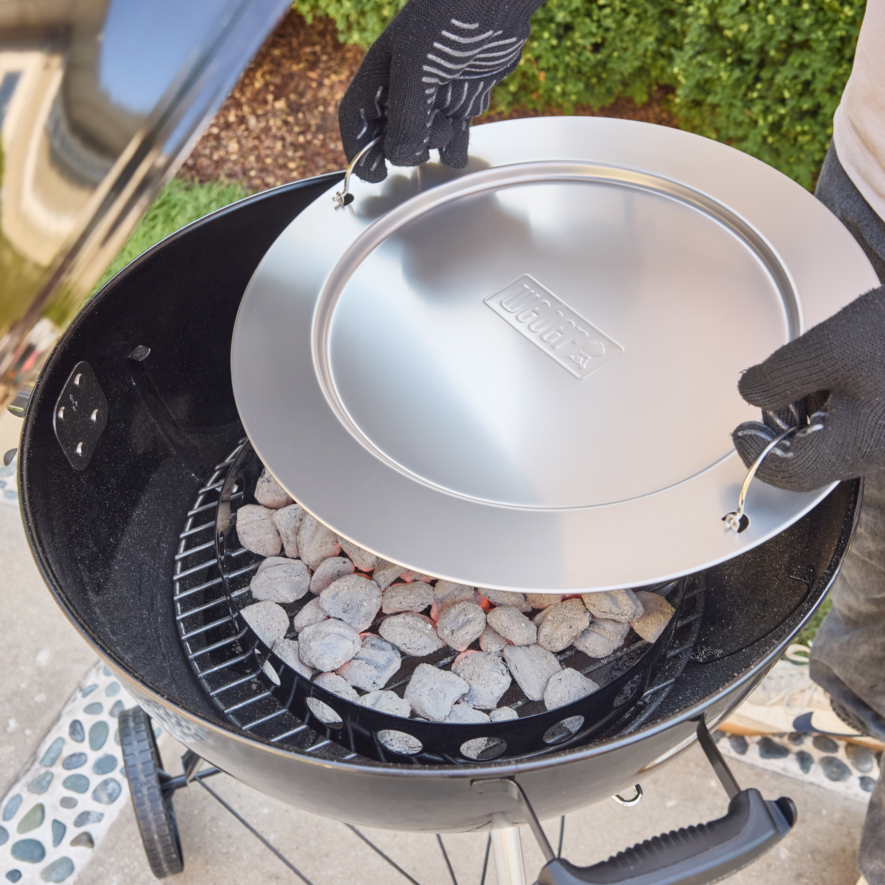 Detail grilu Weber Master-Touch
